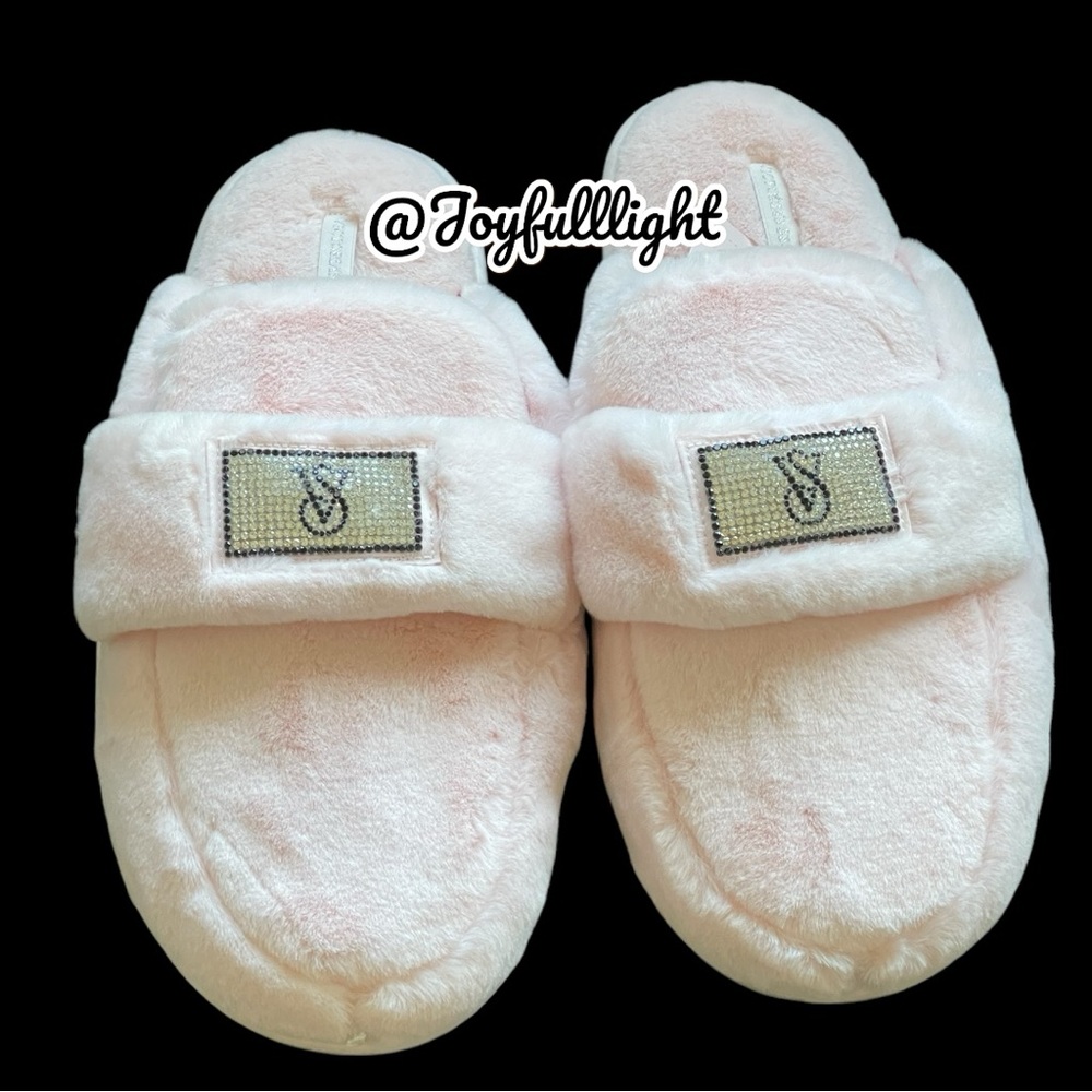 NEW LARGE Victoria’s secret bling strap slippers in Light Pink